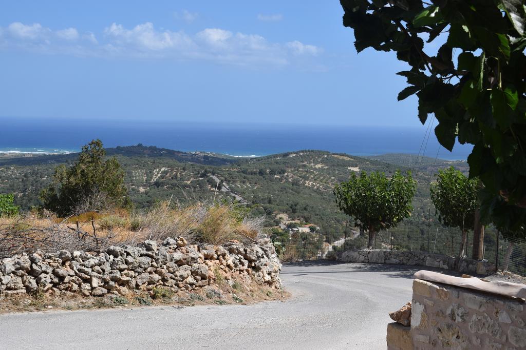 Traditional Stonebuilt Villa Leonanto, Only 5 Km From A Sandy Beach Kastellos Exterior photo