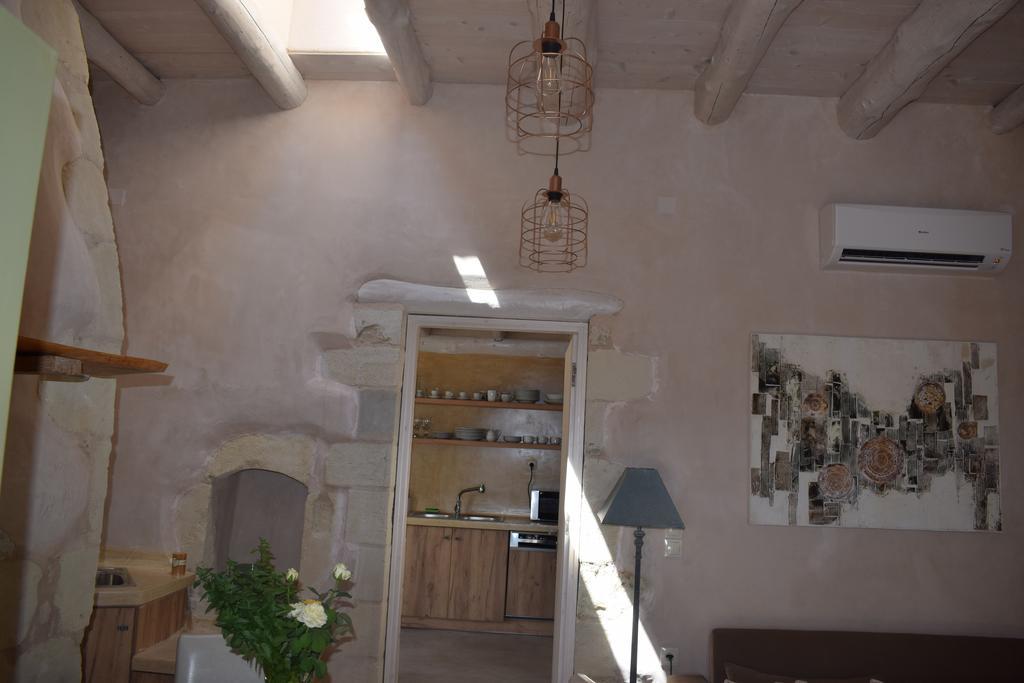 Traditional Stonebuilt Villa Leonanto, Only 5 Km From A Sandy Beach Kastellos Exterior photo