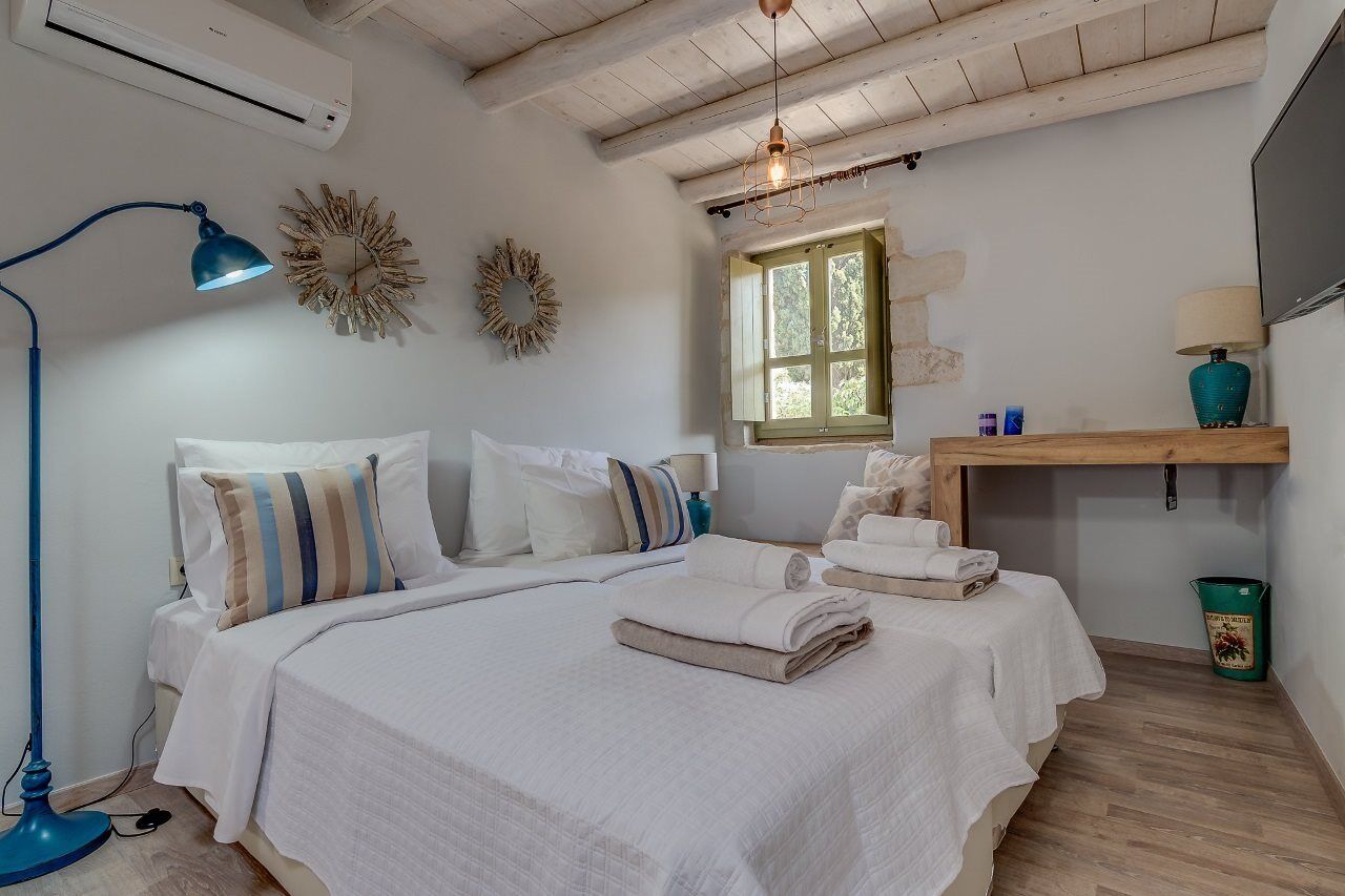 Traditional Stonebuilt Villa Leonanto, Only 5 Km From A Sandy Beach Kastellos Exterior photo